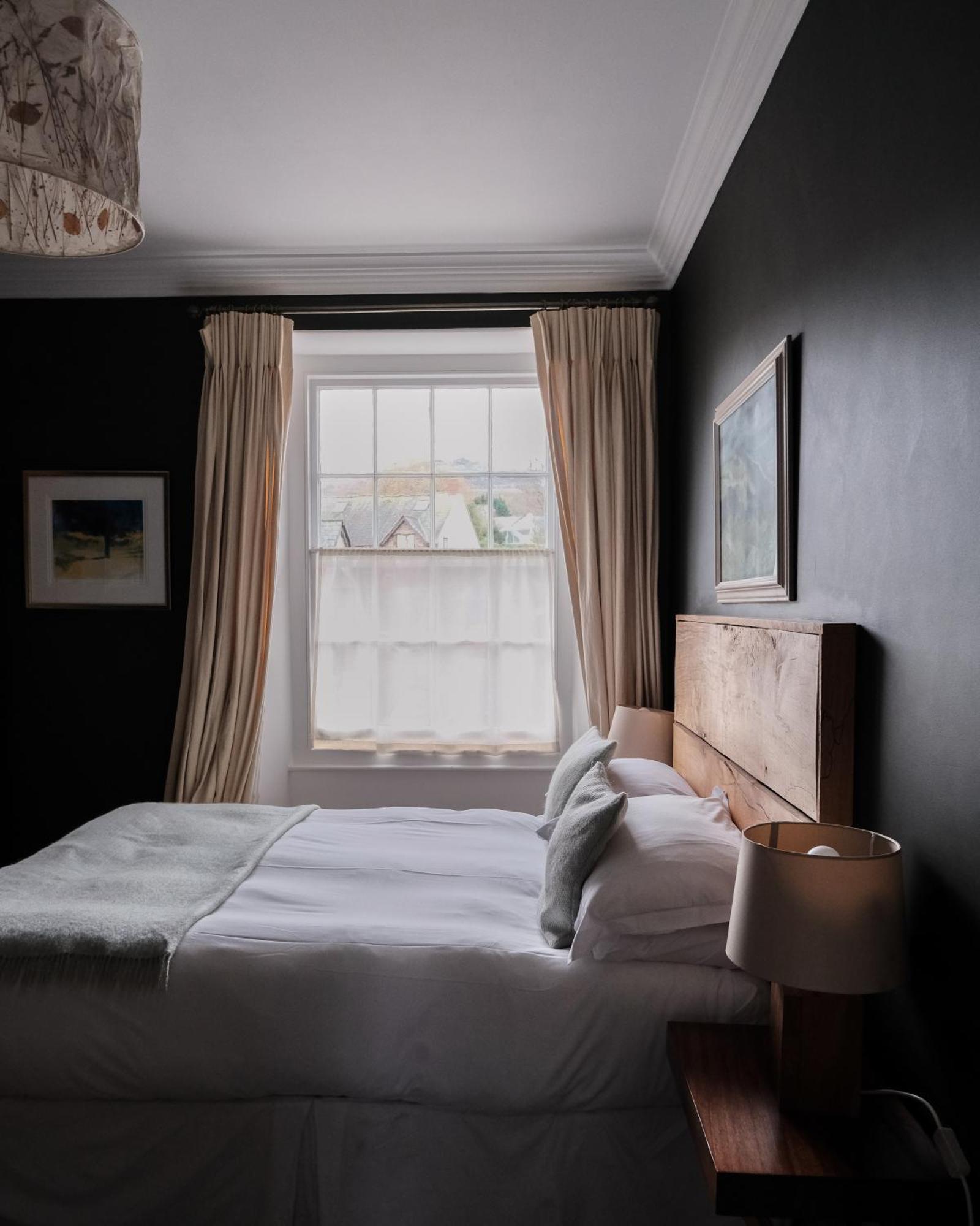 Llys Meddyg Hotel Newport  Eksteriør billede