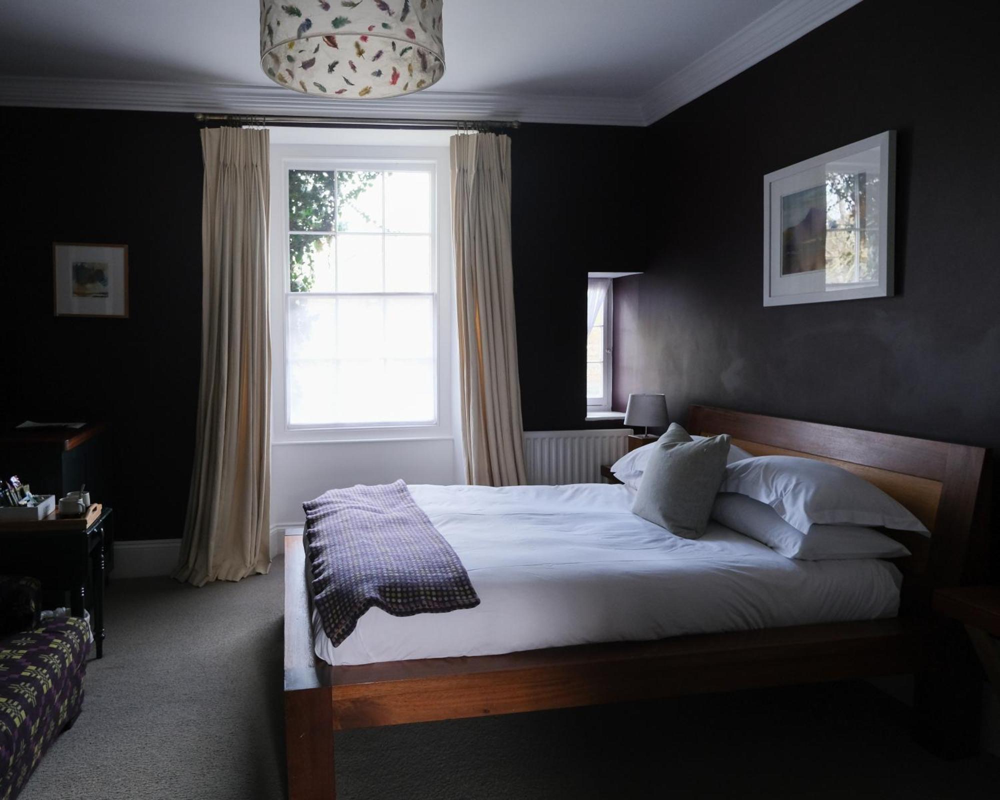 Llys Meddyg Hotel Newport  Eksteriør billede