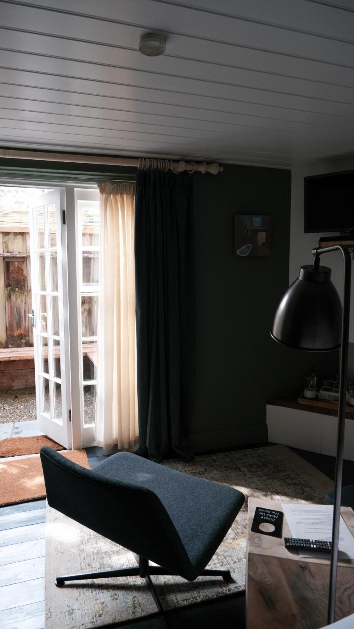 Llys Meddyg Hotel Newport  Eksteriør billede