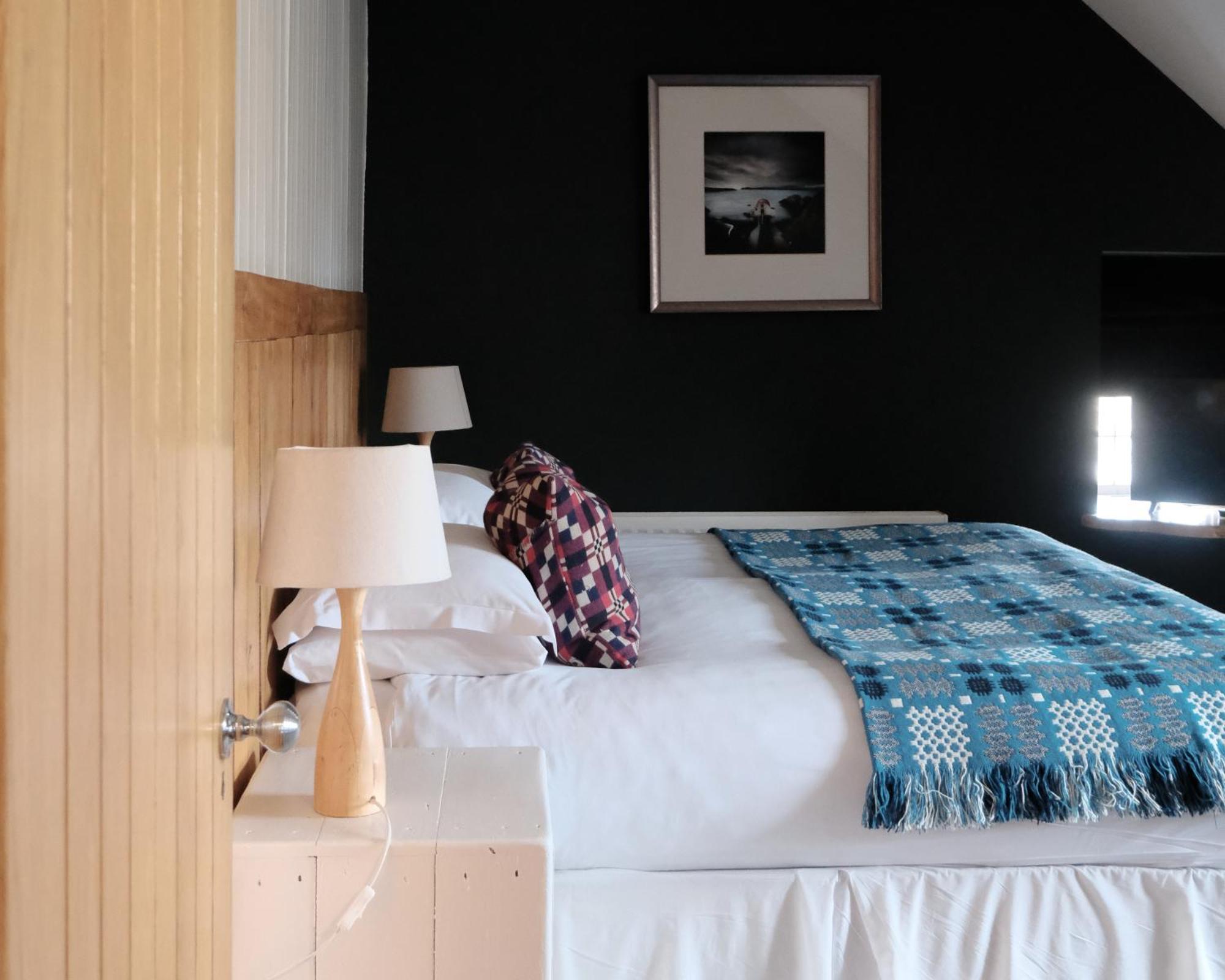 Llys Meddyg Hotel Newport  Eksteriør billede