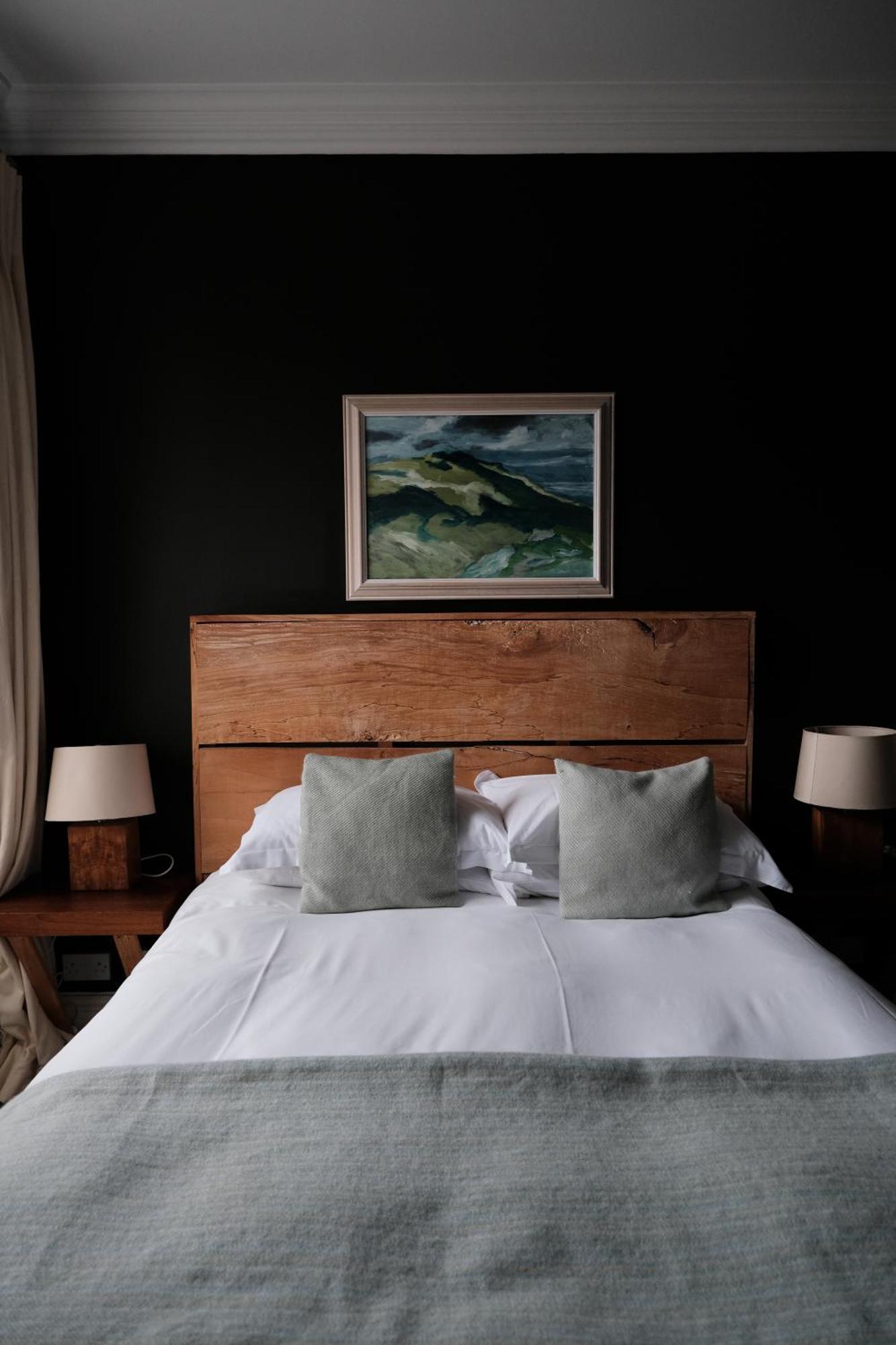 Llys Meddyg Hotel Newport  Eksteriør billede