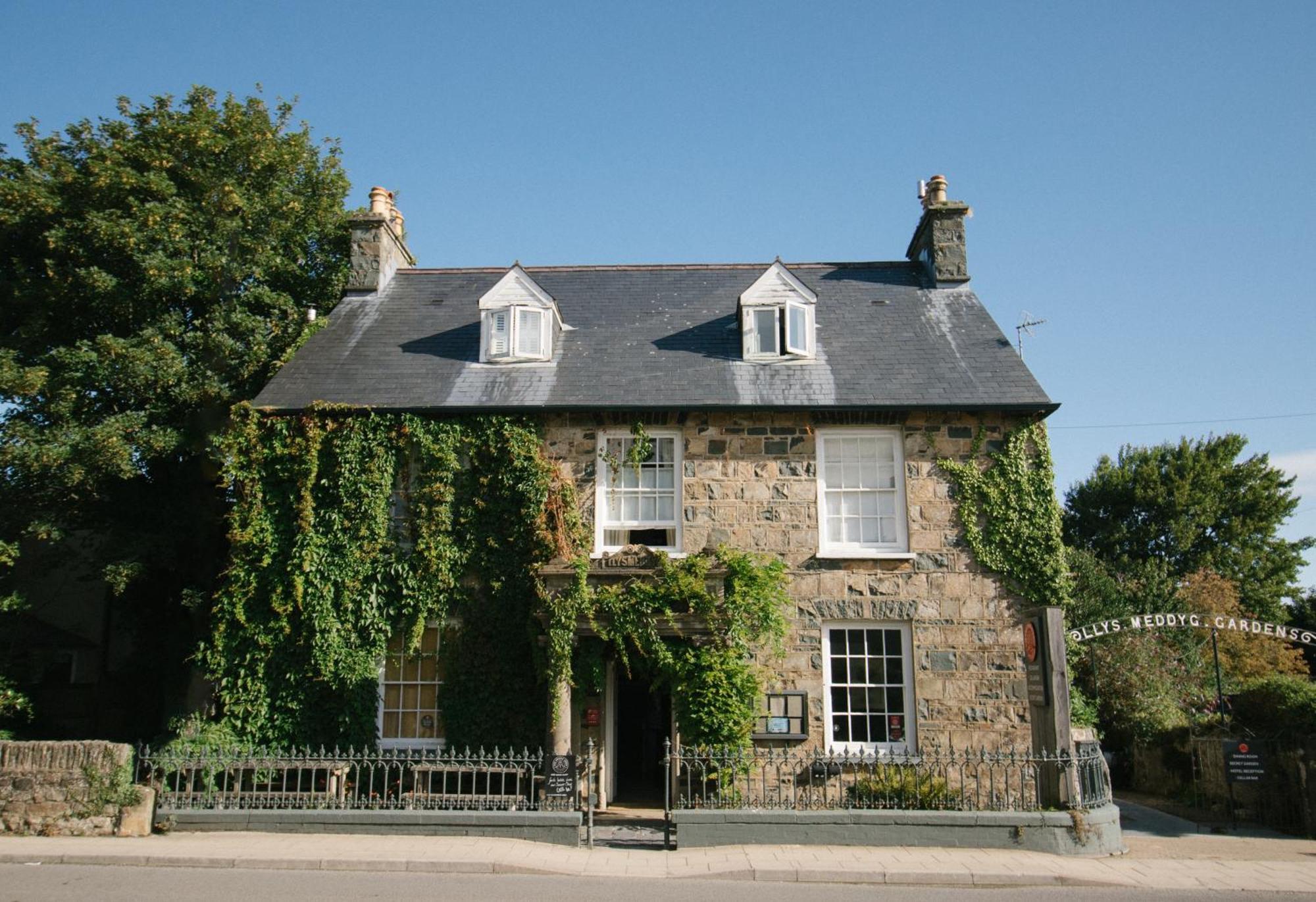 Llys Meddyg Hotel Newport  Eksteriør billede